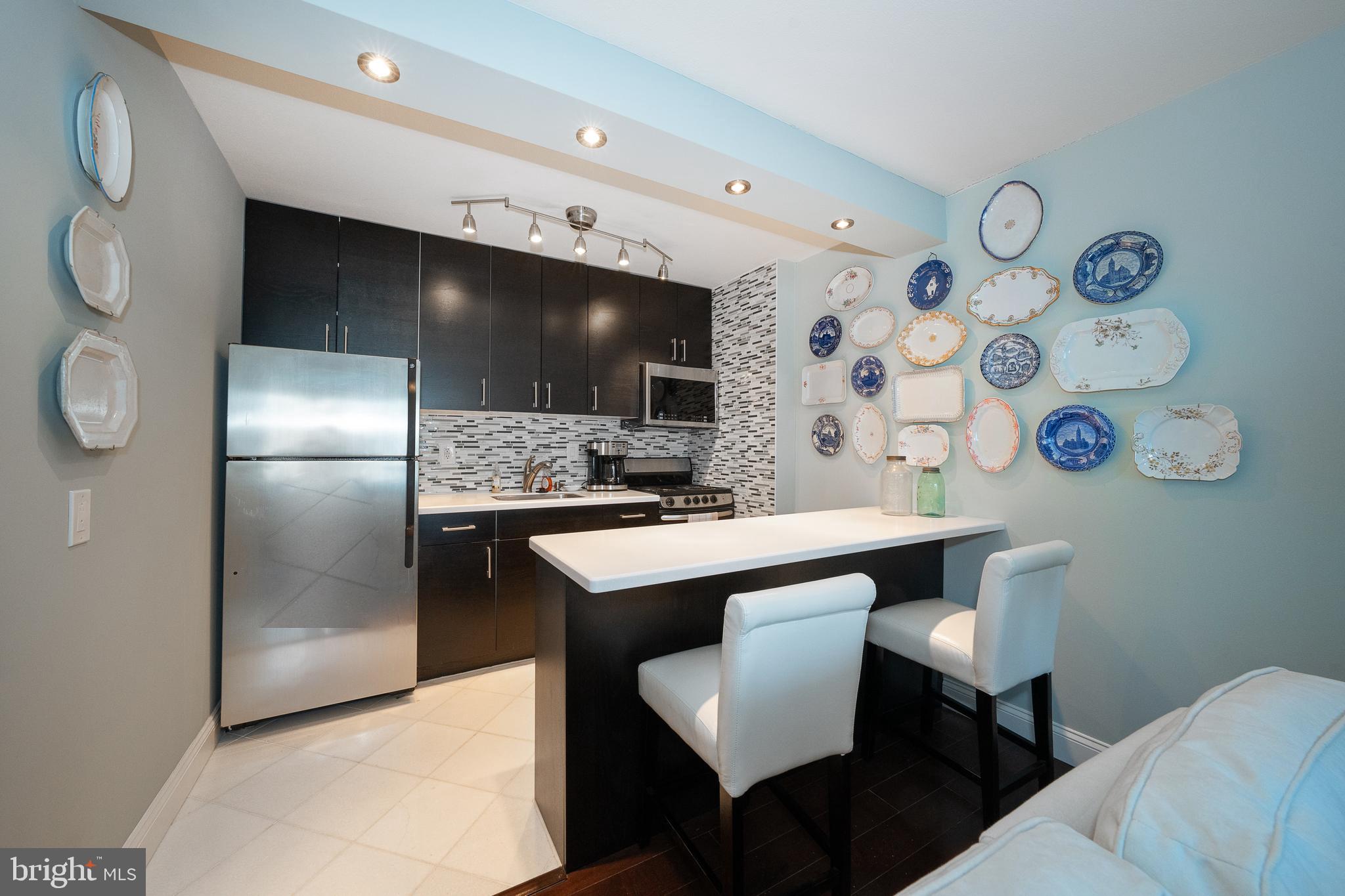 1919 Chestnut St #2423