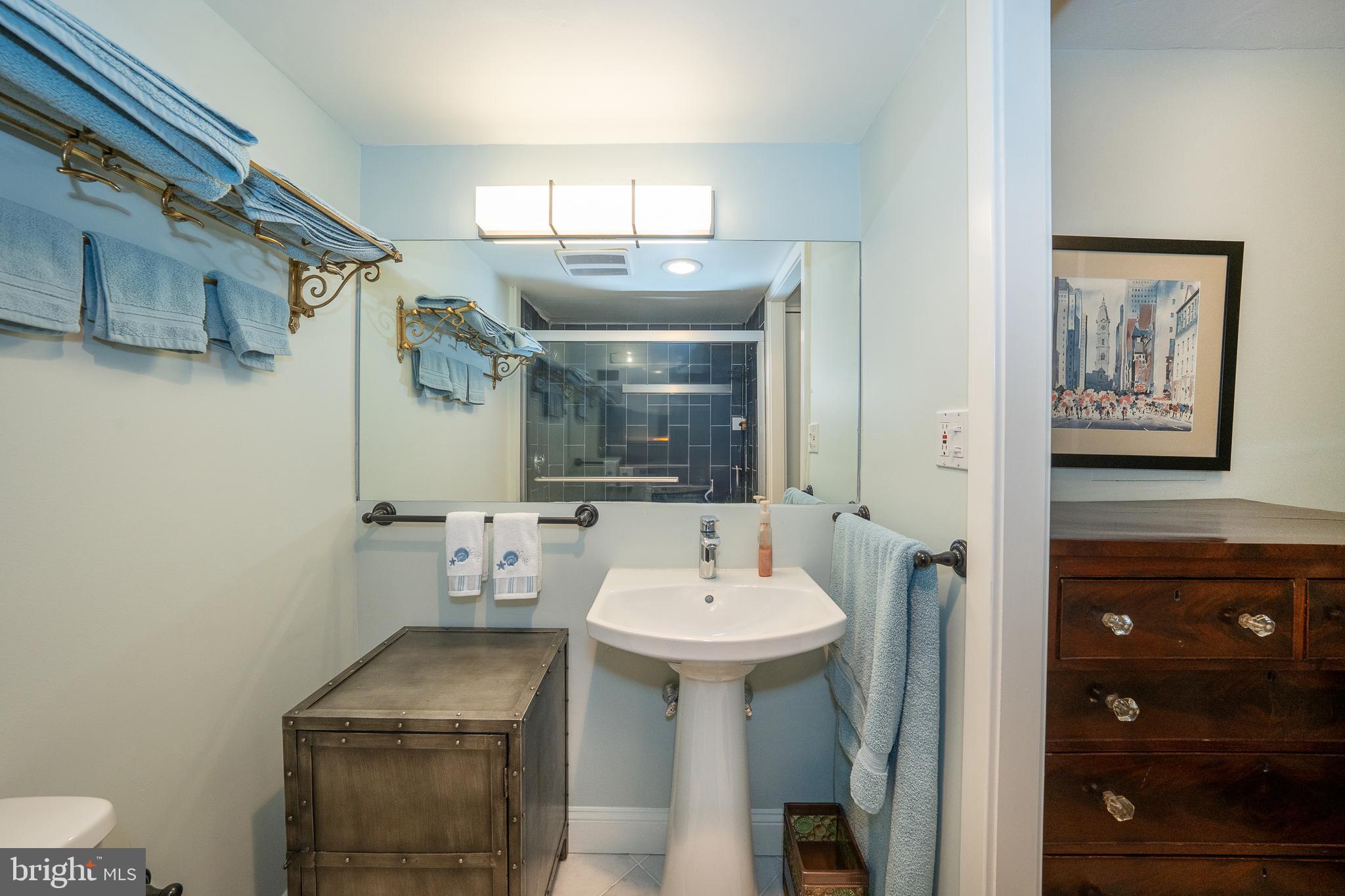 1919 Chestnut St #2423