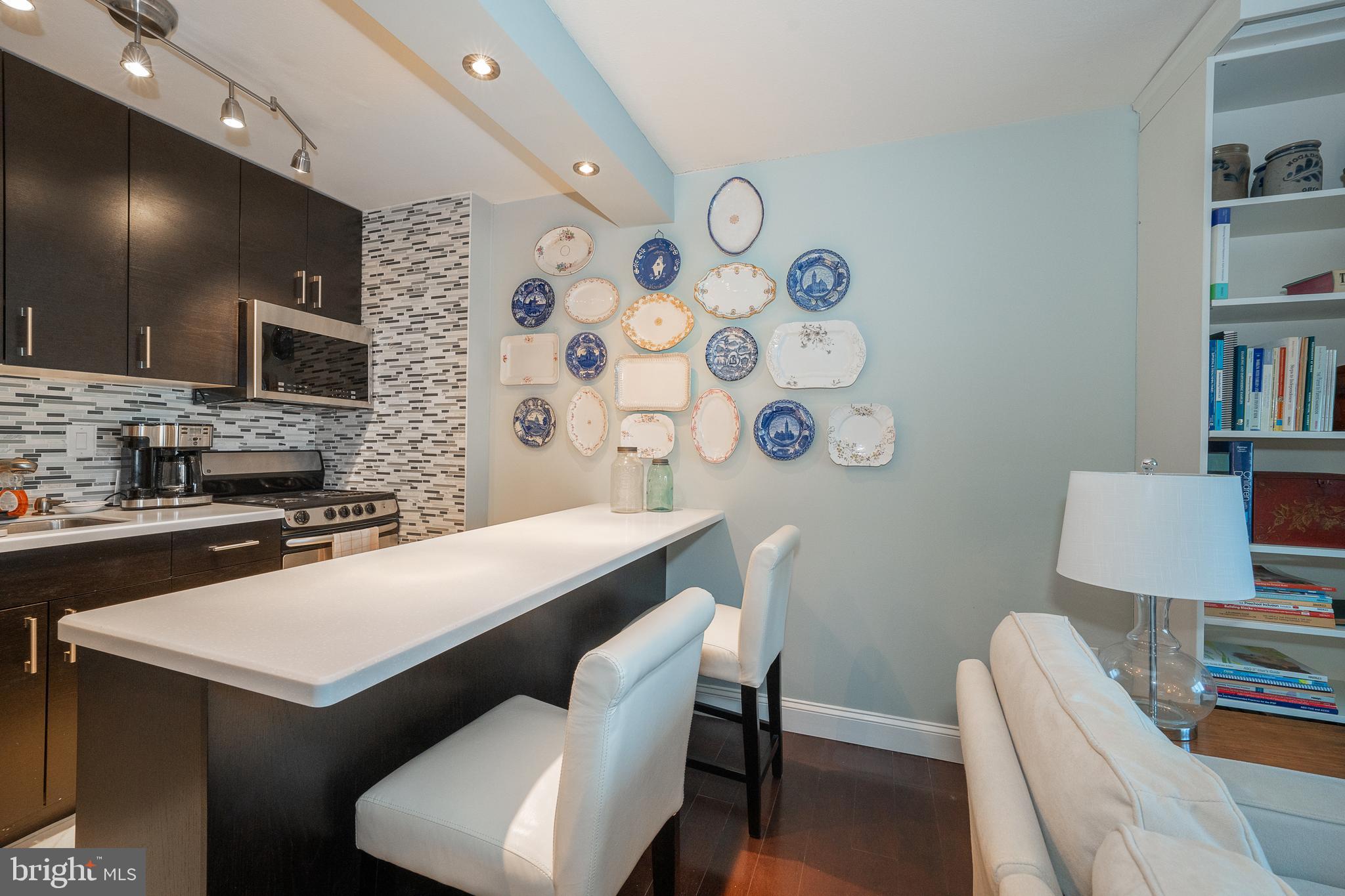 1919 Chestnut St #2423