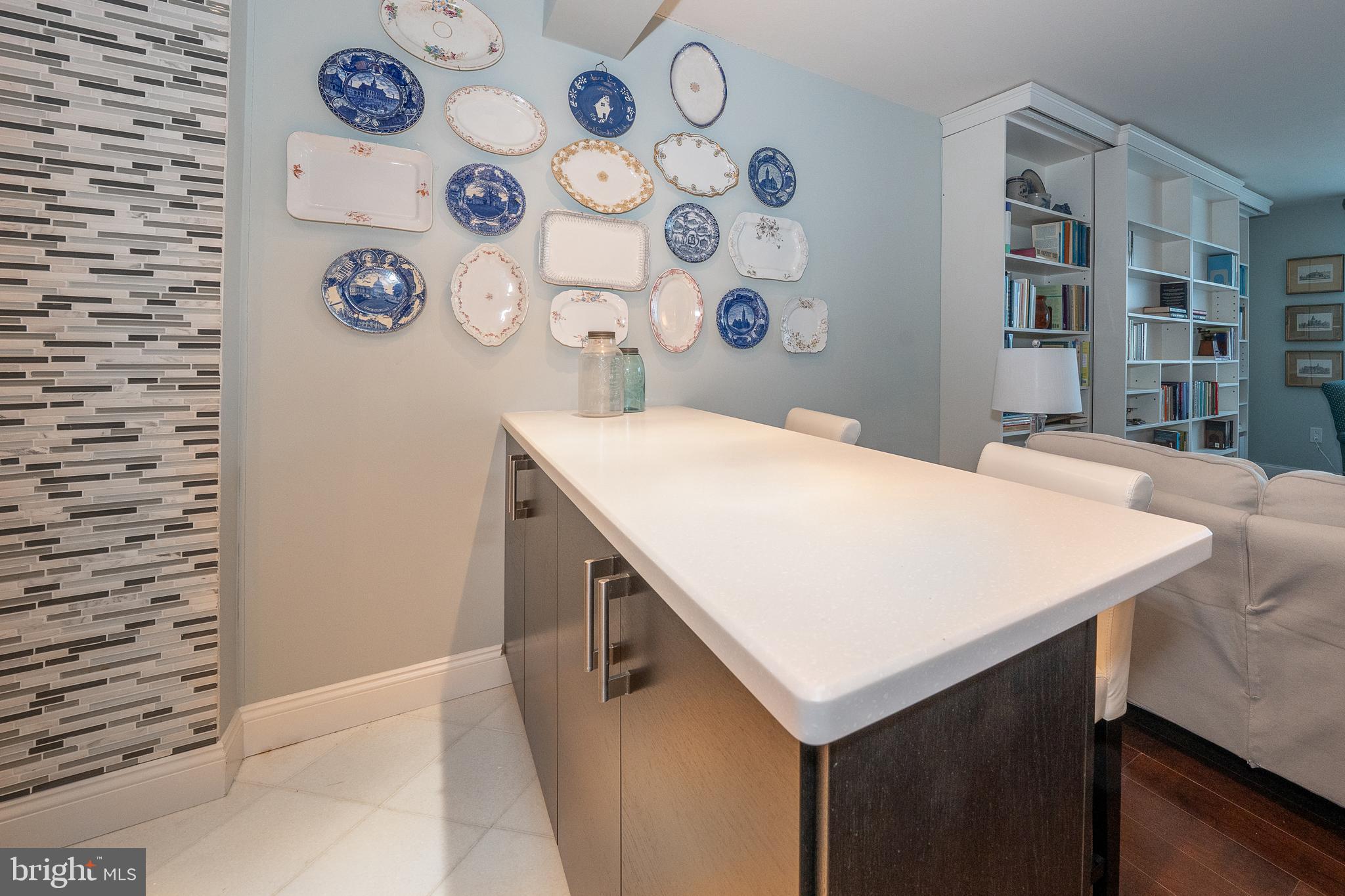 1919 Chestnut St #2423