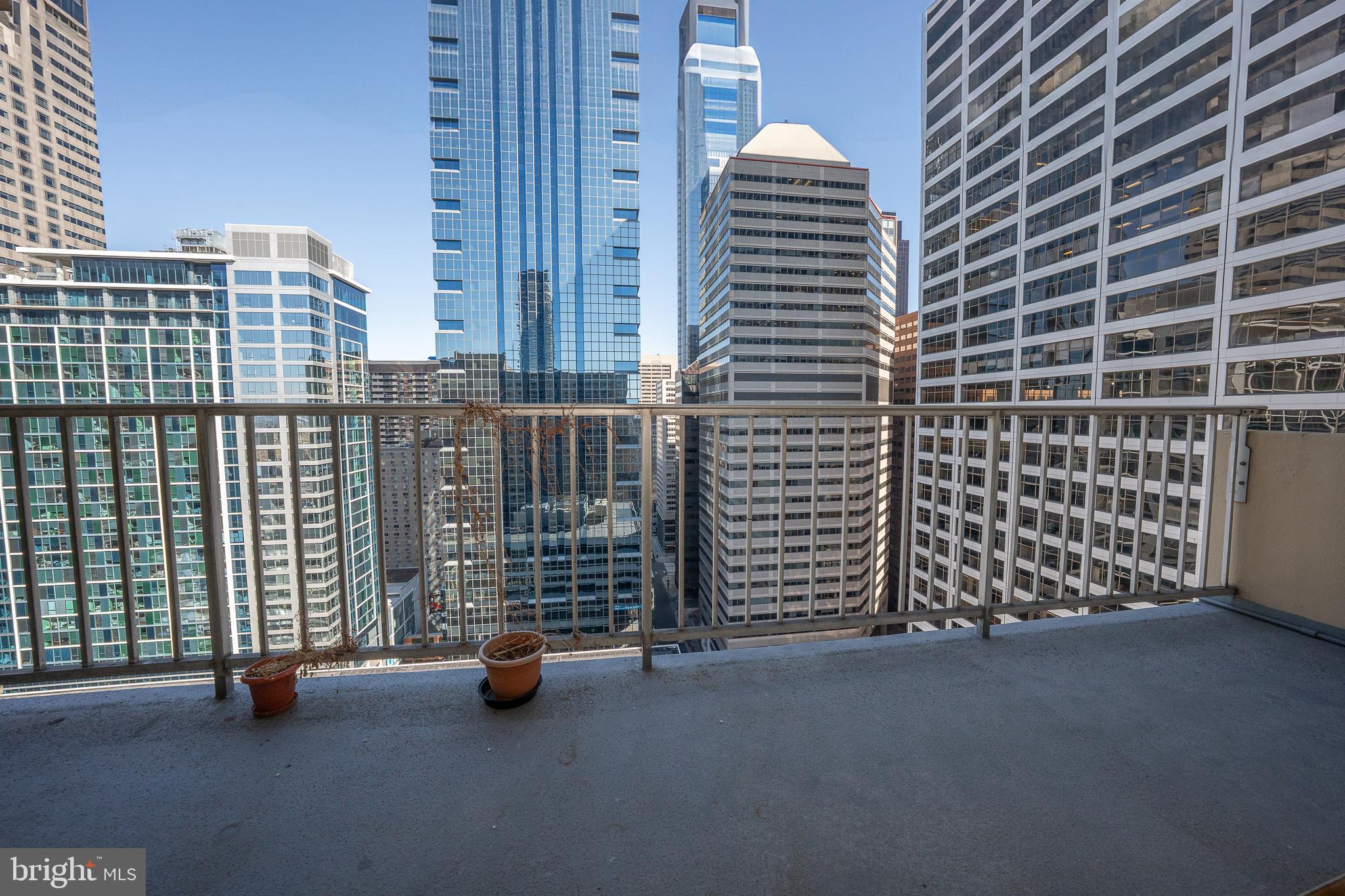 1919 Chestnut St #2405