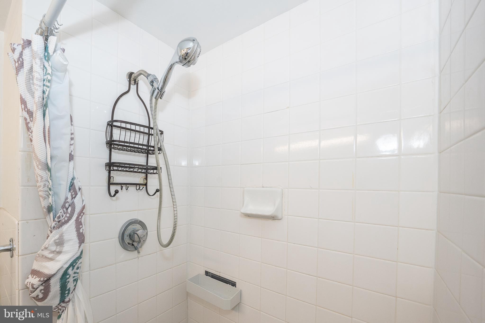 1919 Chestnut St #2405