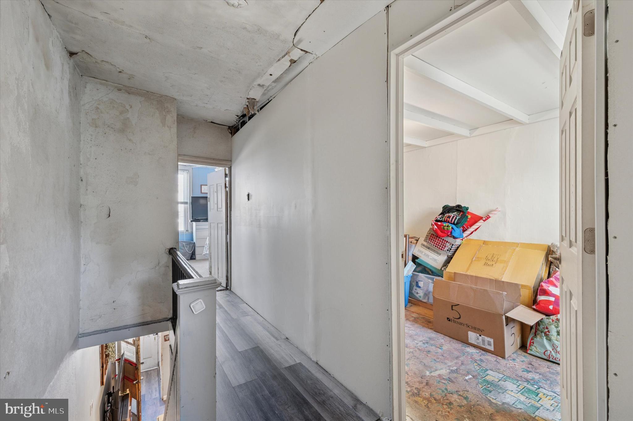 1220 Emily St