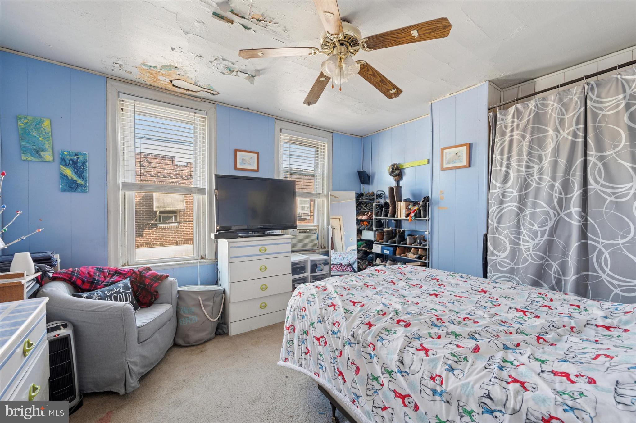 1220 Emily St