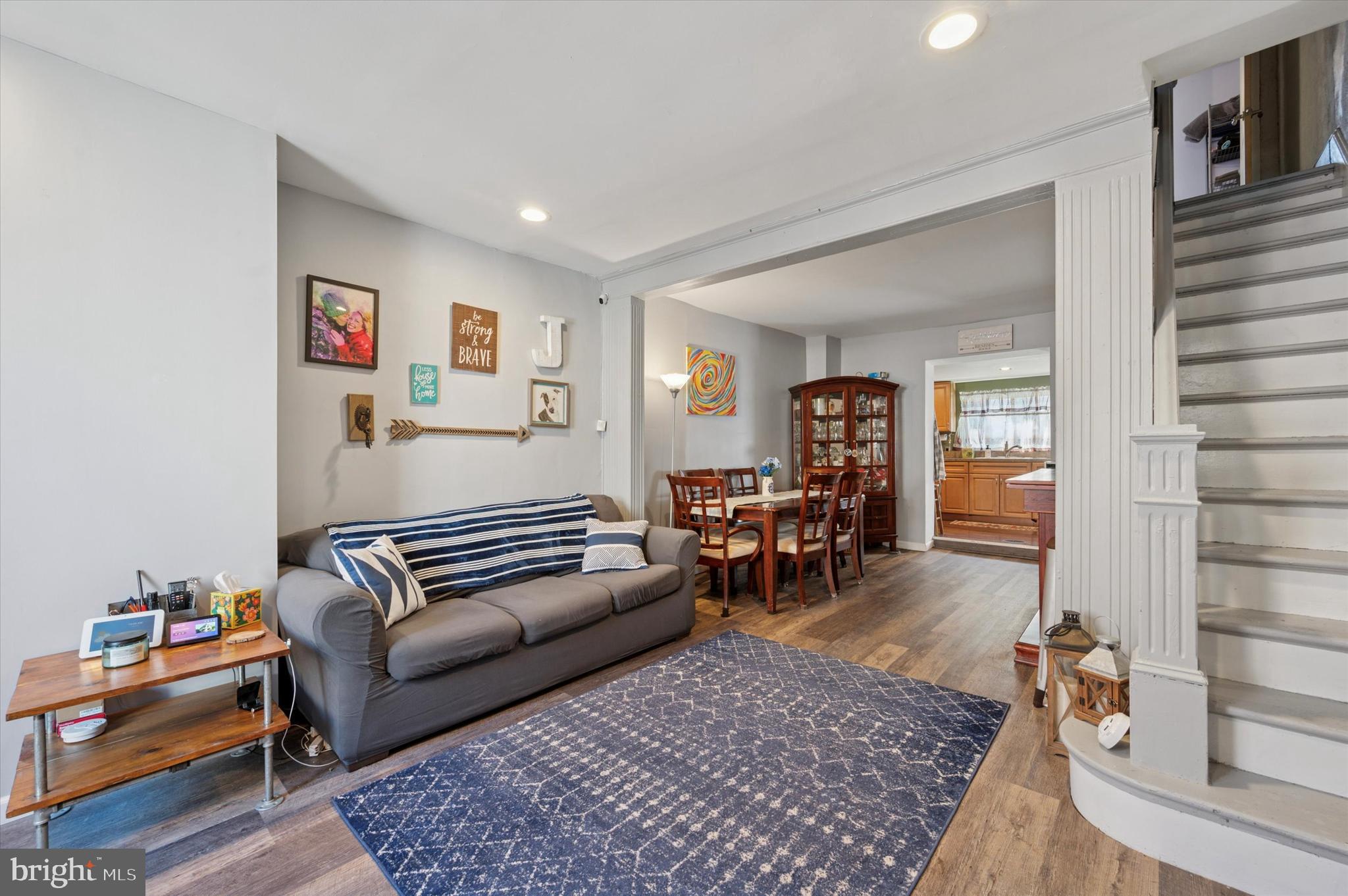 1220 Emily St