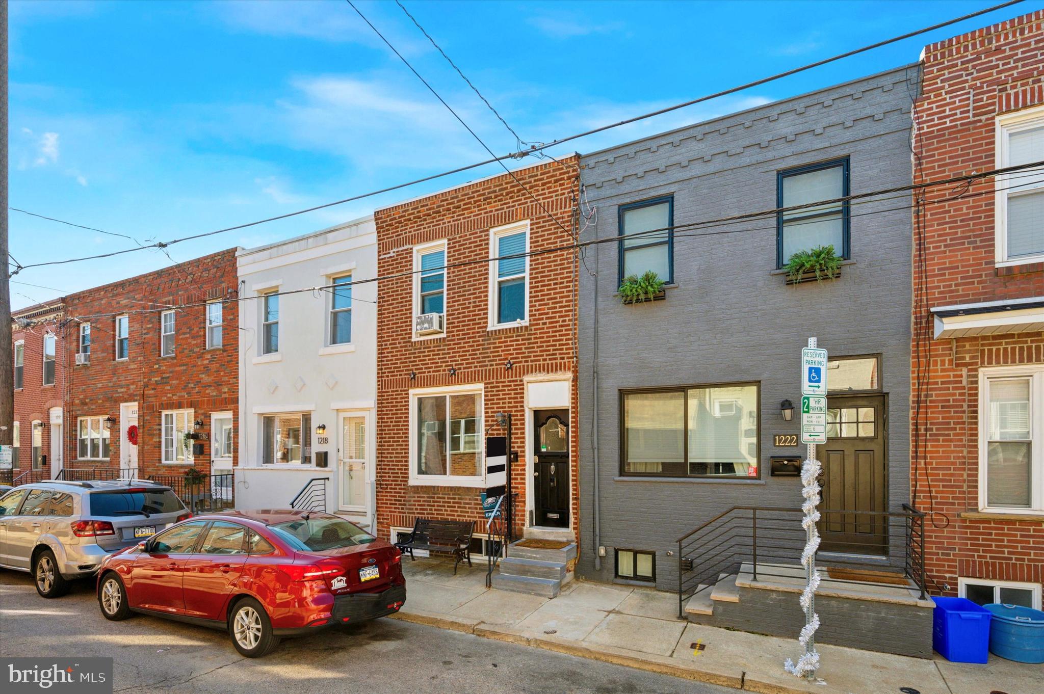 1220 Emily St