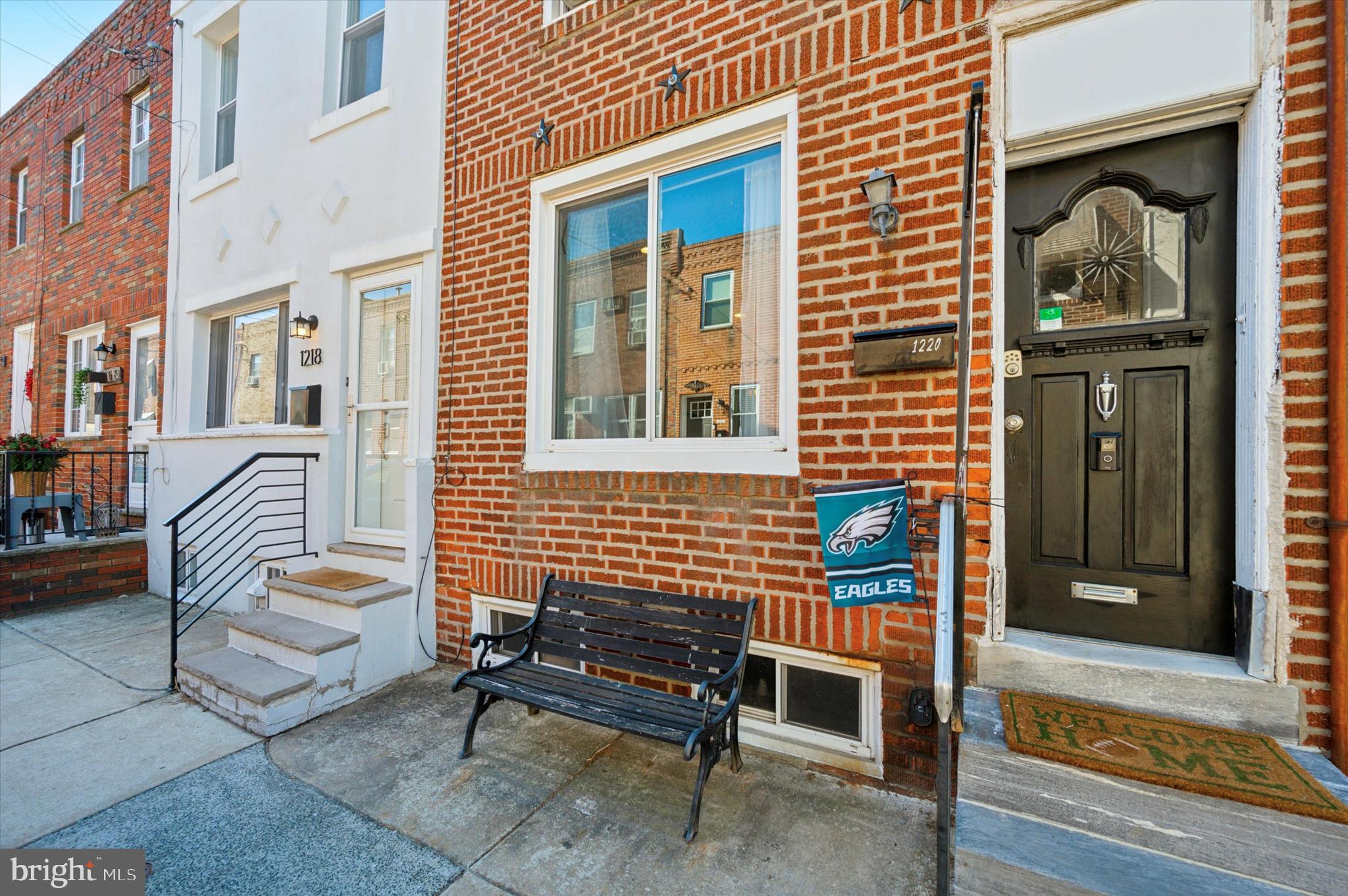1220 Emily St