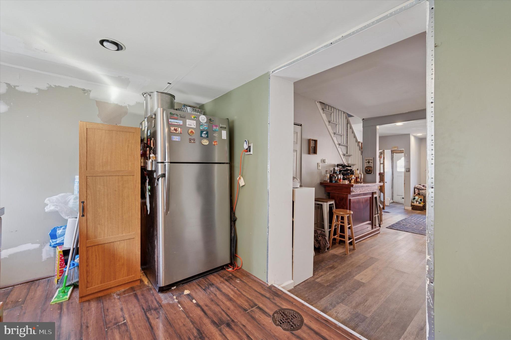 1220 Emily St