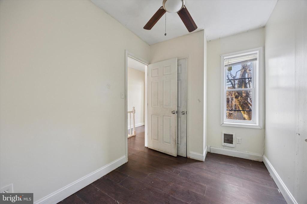 1236 W Sergeant St