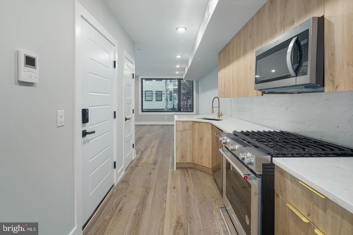 1525 Catharine St #2