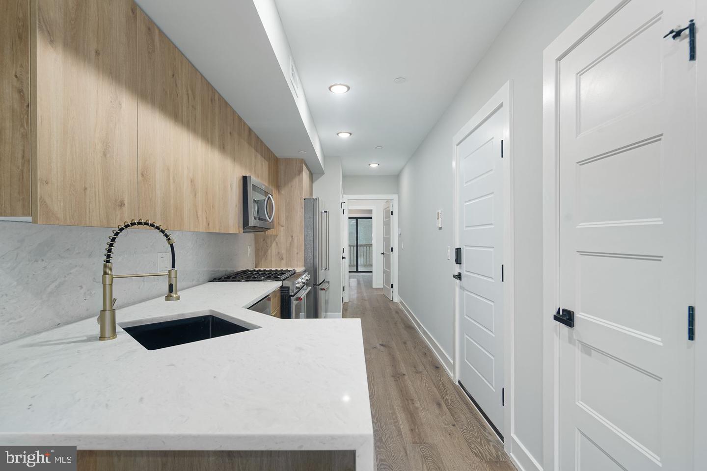 1525 Catharine St #2