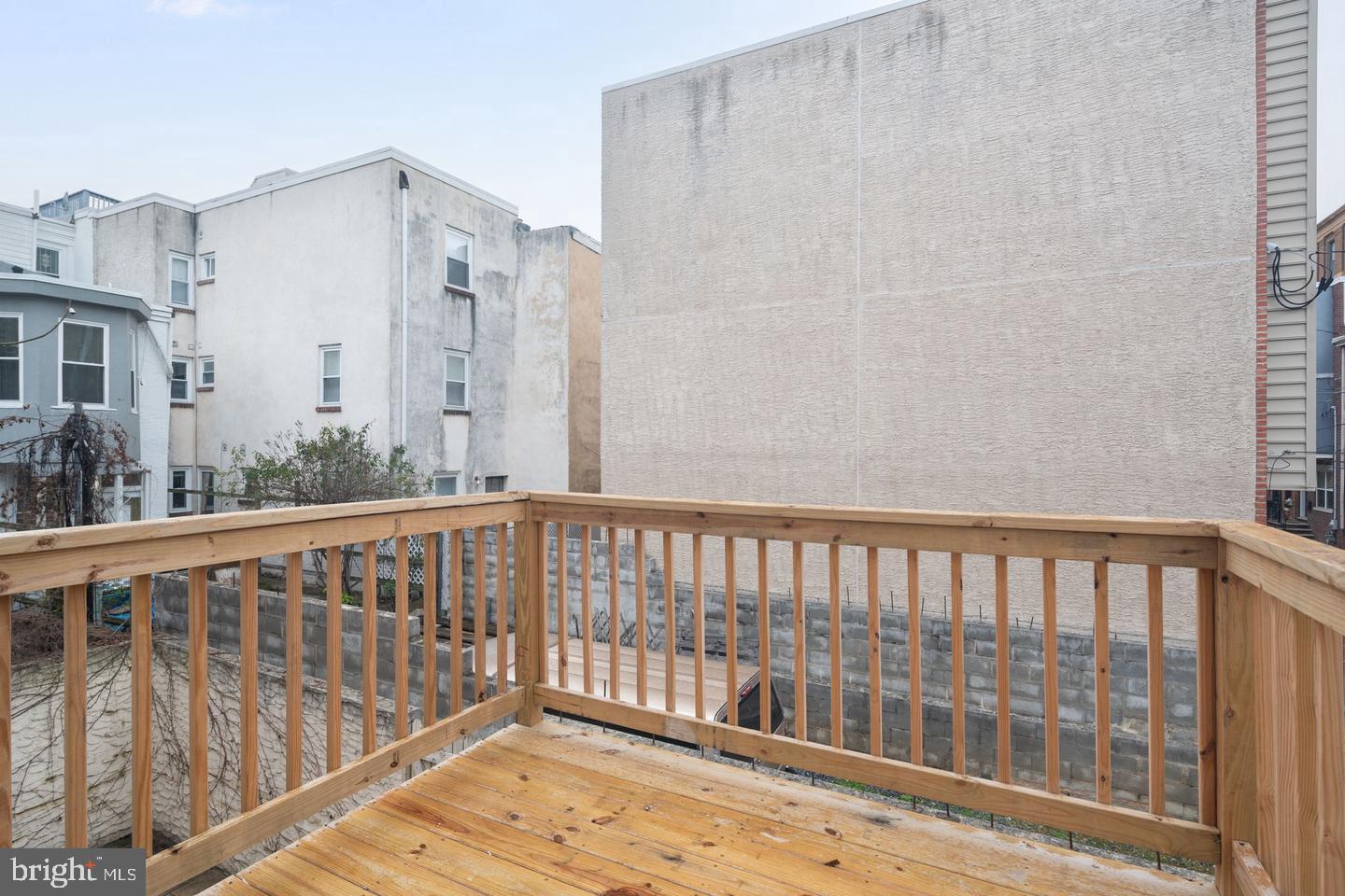 1525 Catharine St #2