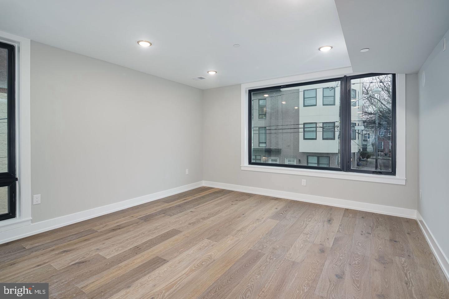 1525 Catharine St #2