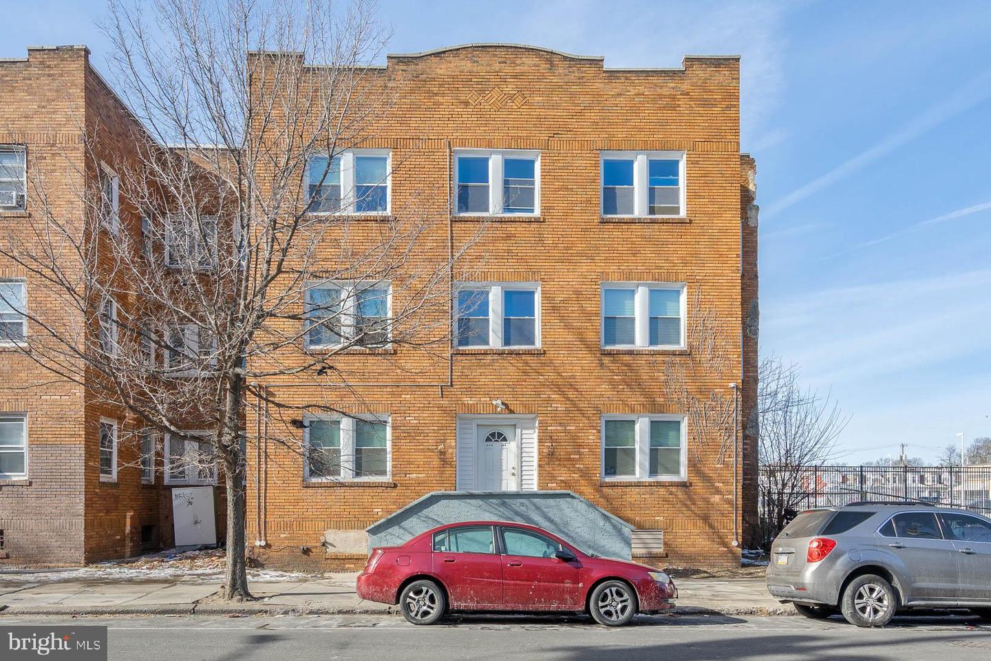274-76 S 58th St