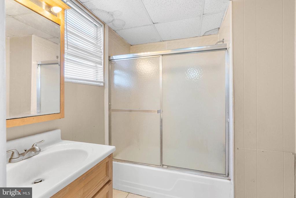 1837 E PASSYUNK AVE #3RD FLR