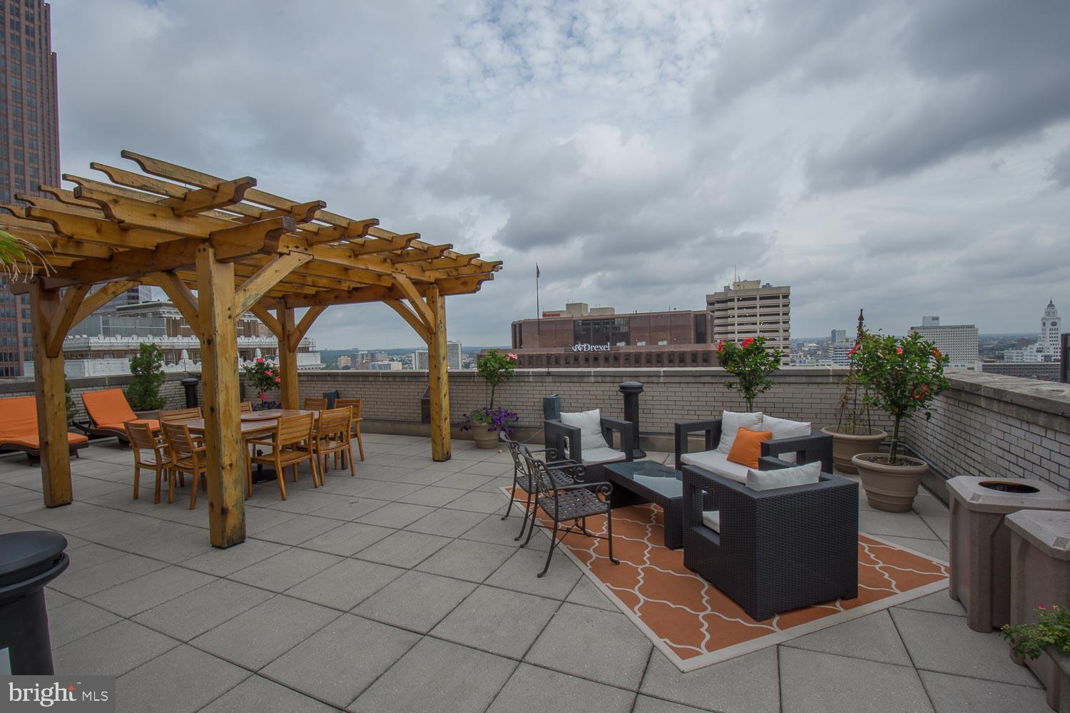1600-18 Arch St #1116