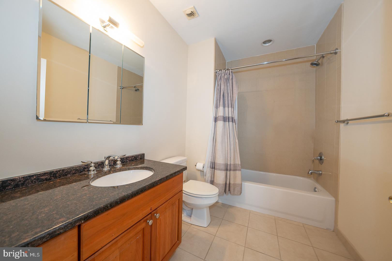 1600-18 Arch St #1116