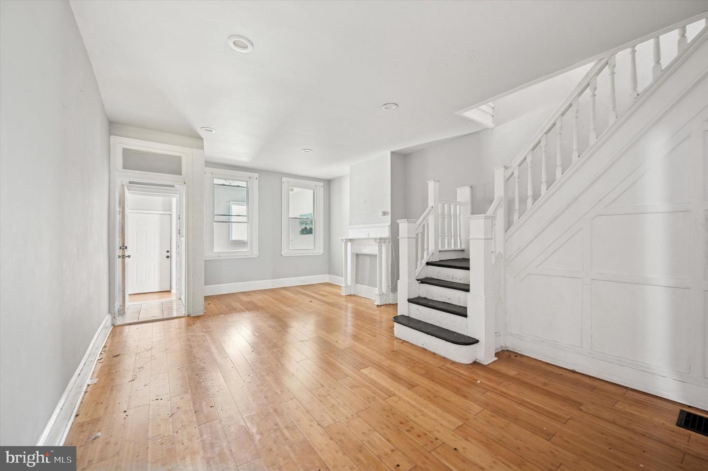 809 E Locust Ave