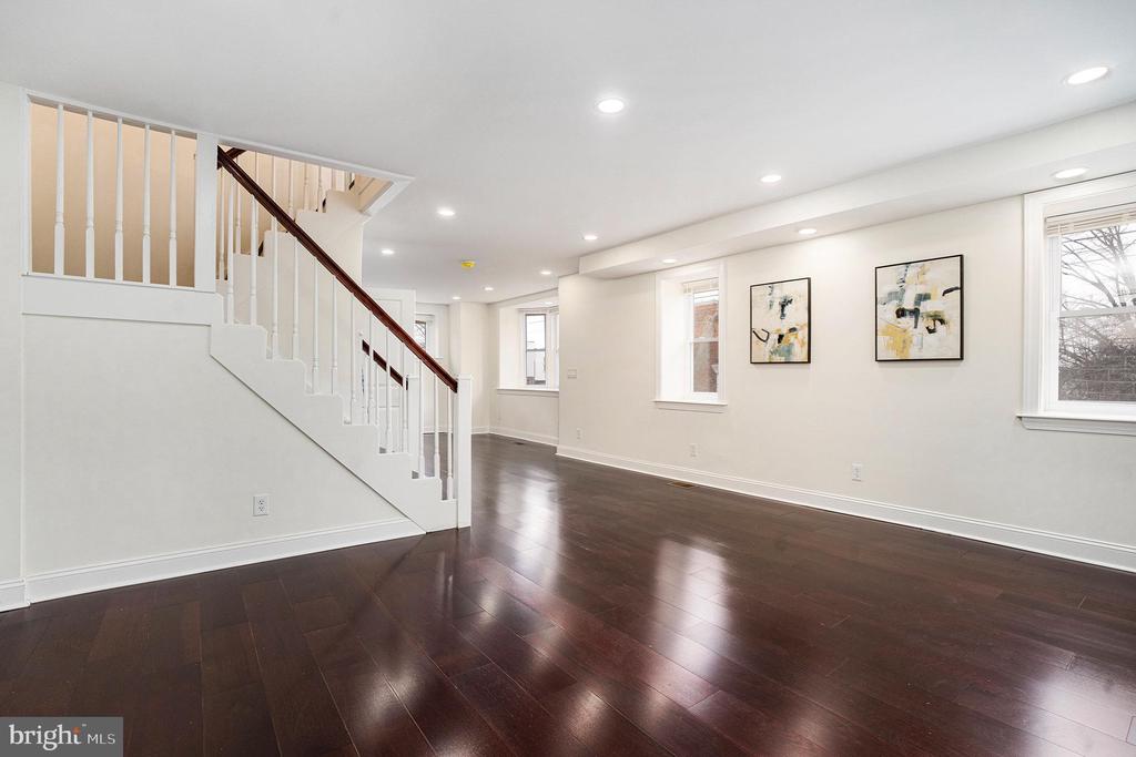 801 Marlyn Rd