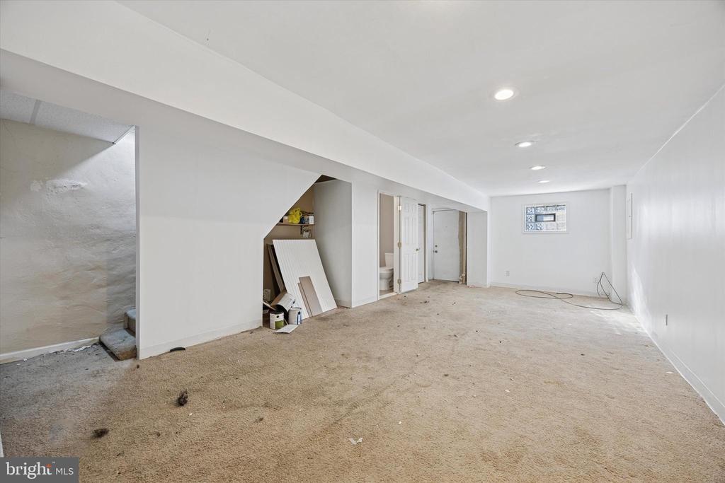 6618 Lotus Rd