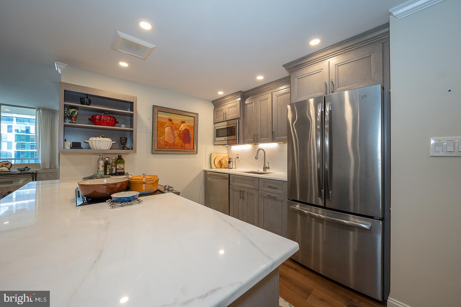 1919 Chestnut St #2621