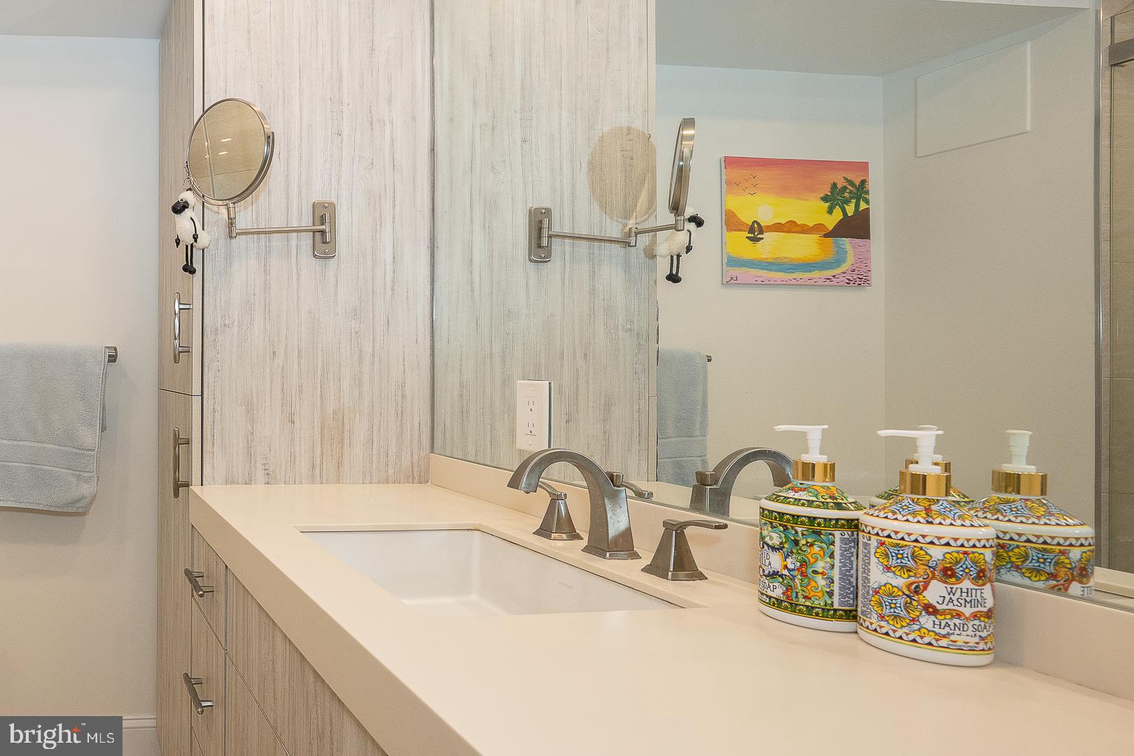 1919 Chestnut St #2621