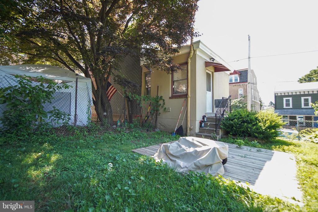 386 CONARROE ST