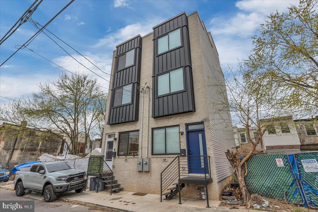 2334 N Mutter St