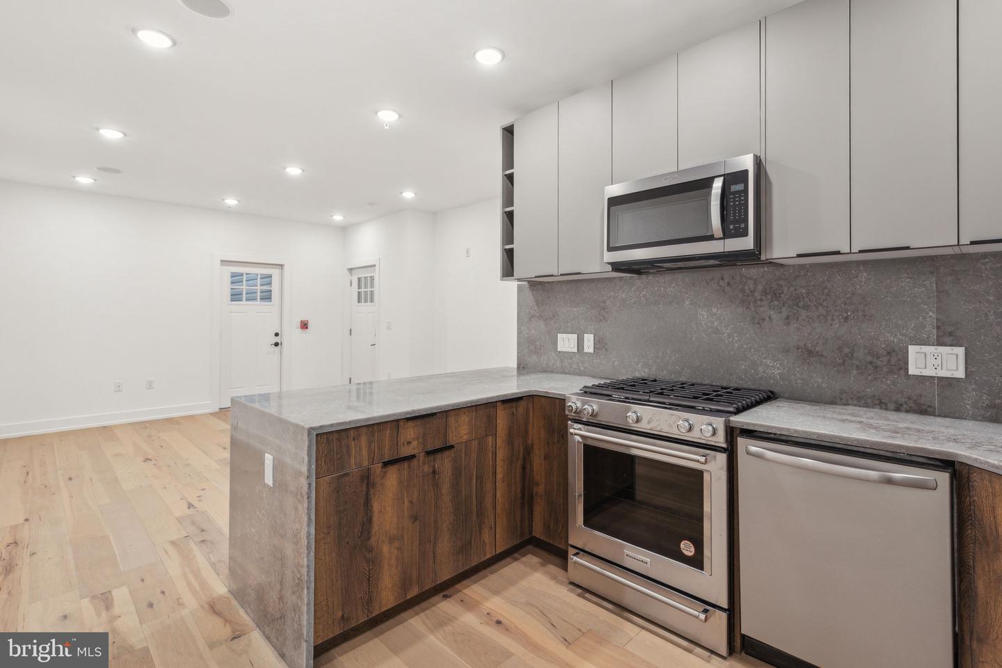 1214 E Susquehanna Ave #1