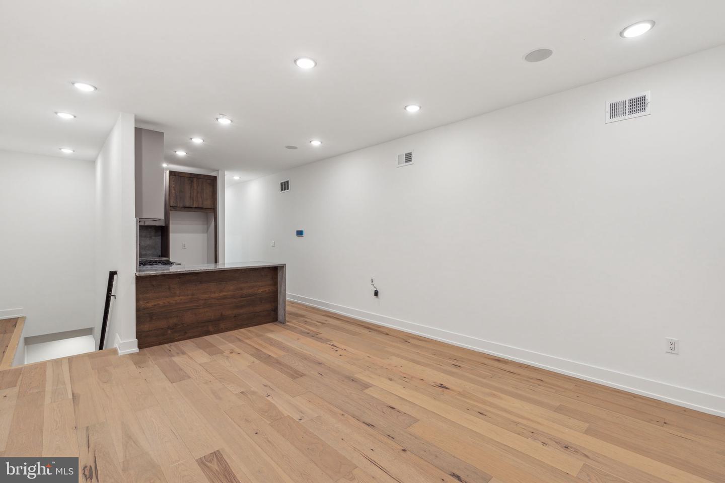1214 E Susquehanna Ave #1