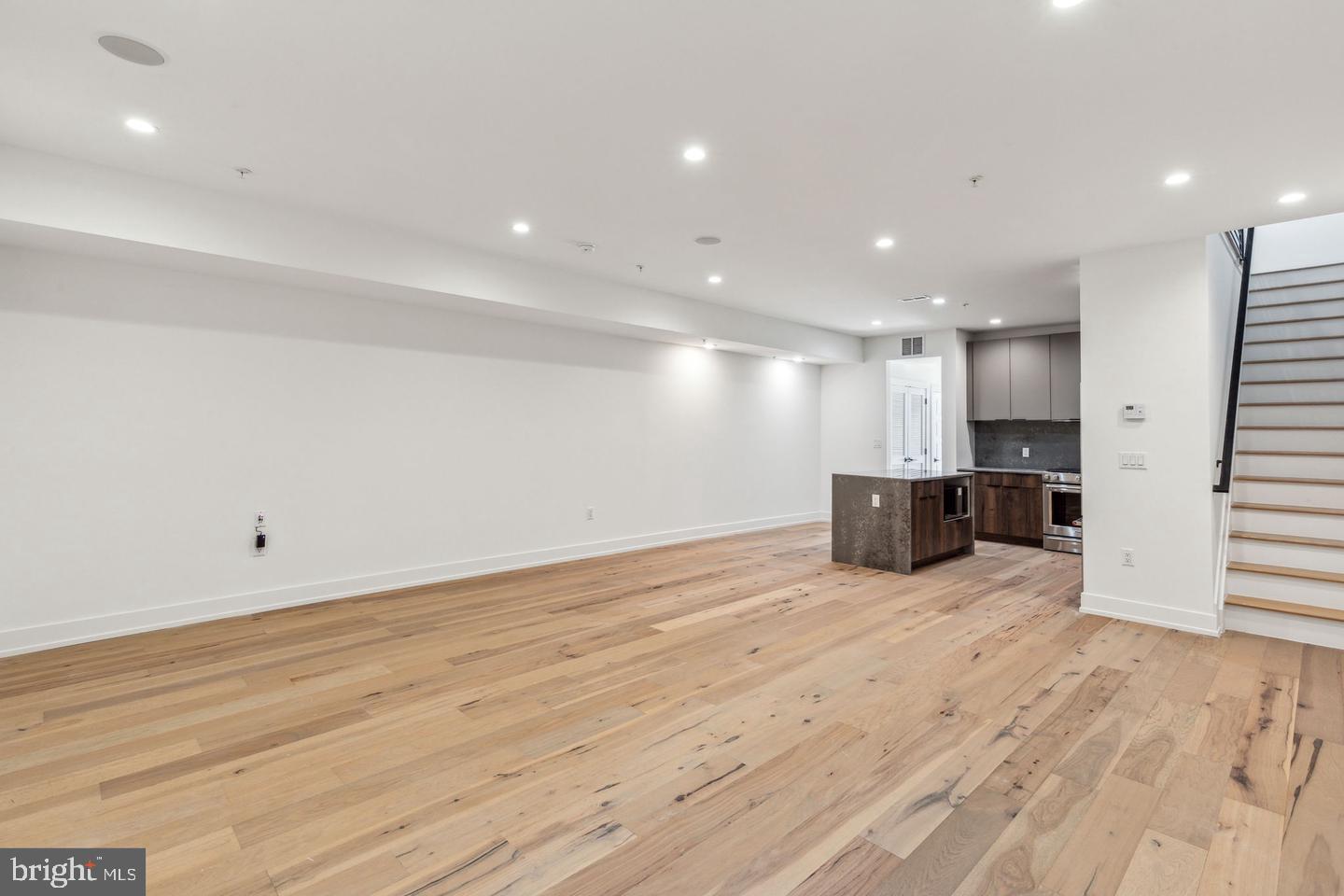 1214 E Susquehanna Ave #4