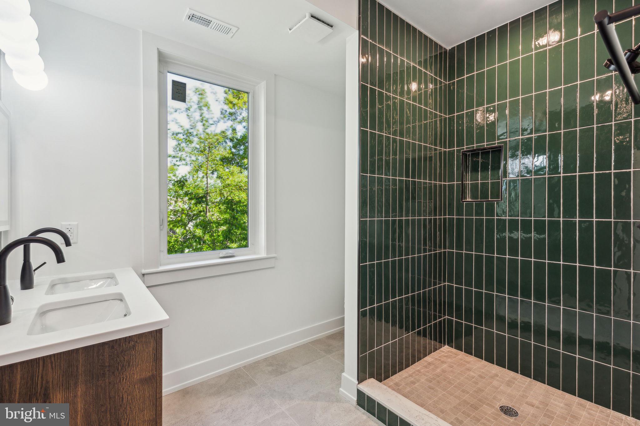 1214 E Susquehanna Ave #4
