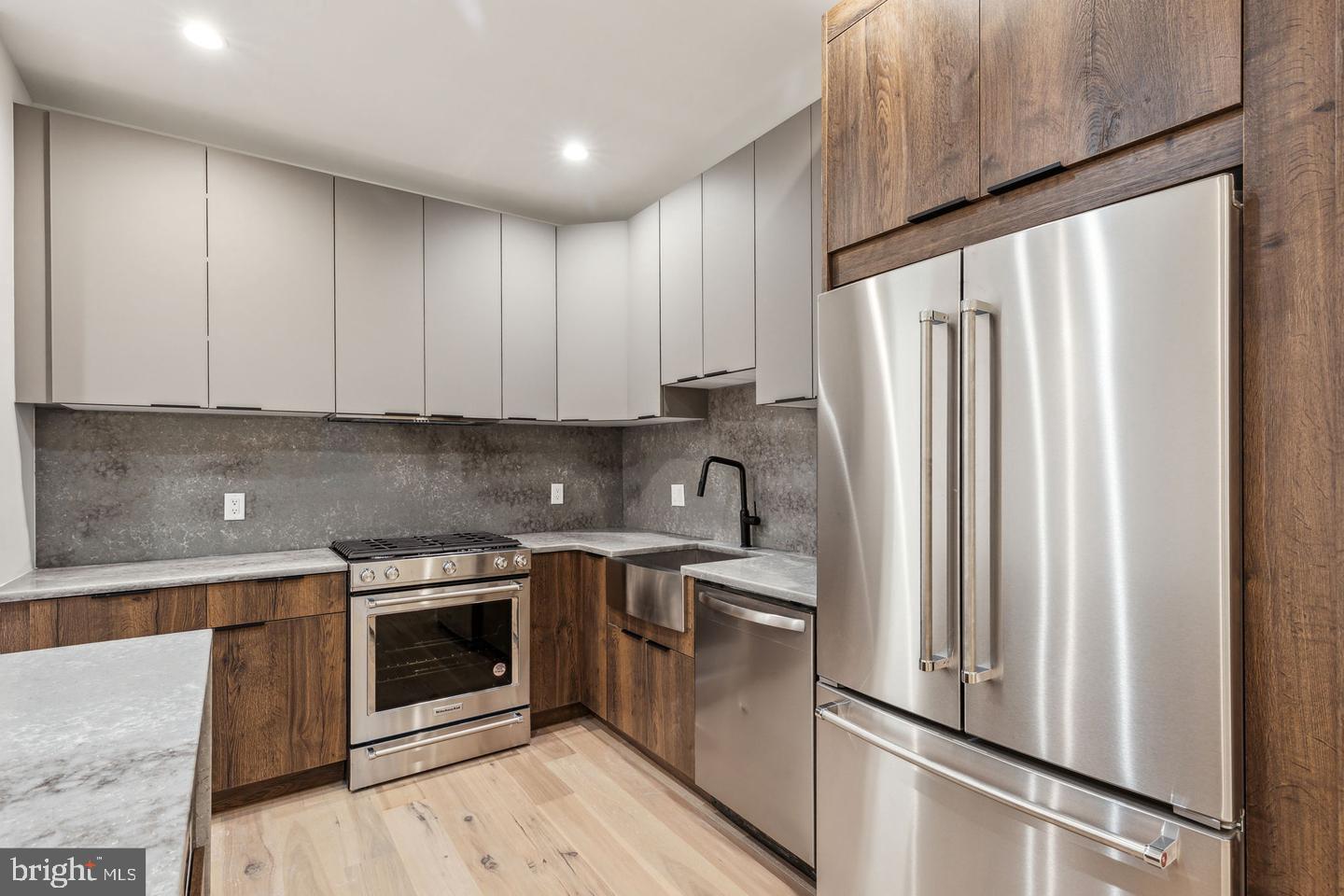 1214 E Susquehanna Ave #4
