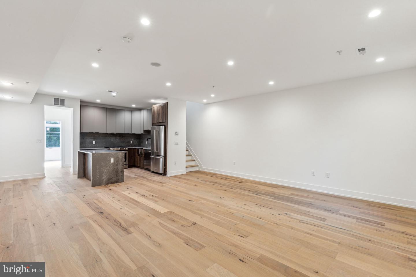1214 E Susquehanna Ave #4