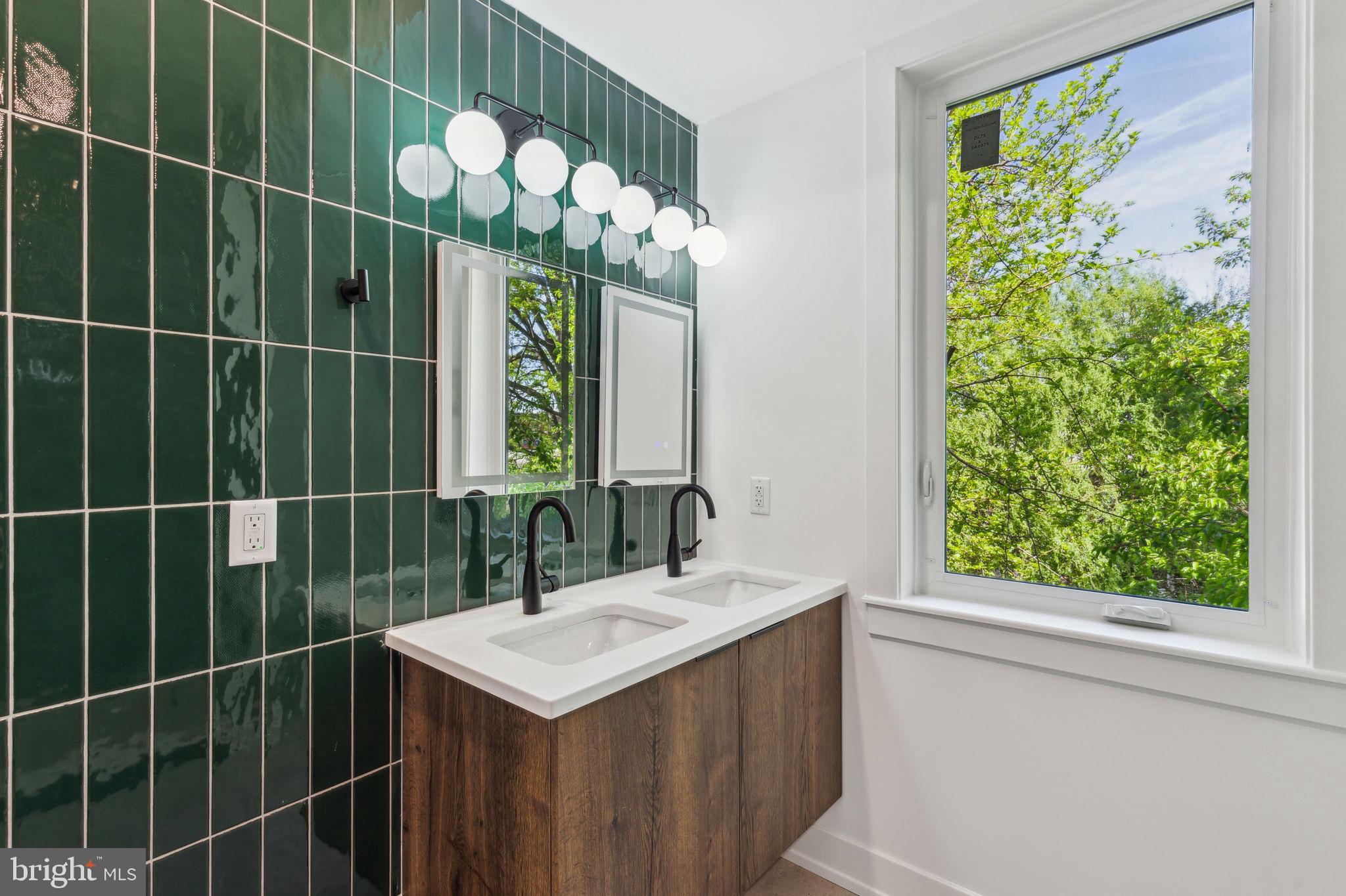 1214 E Susquehanna Ave #4