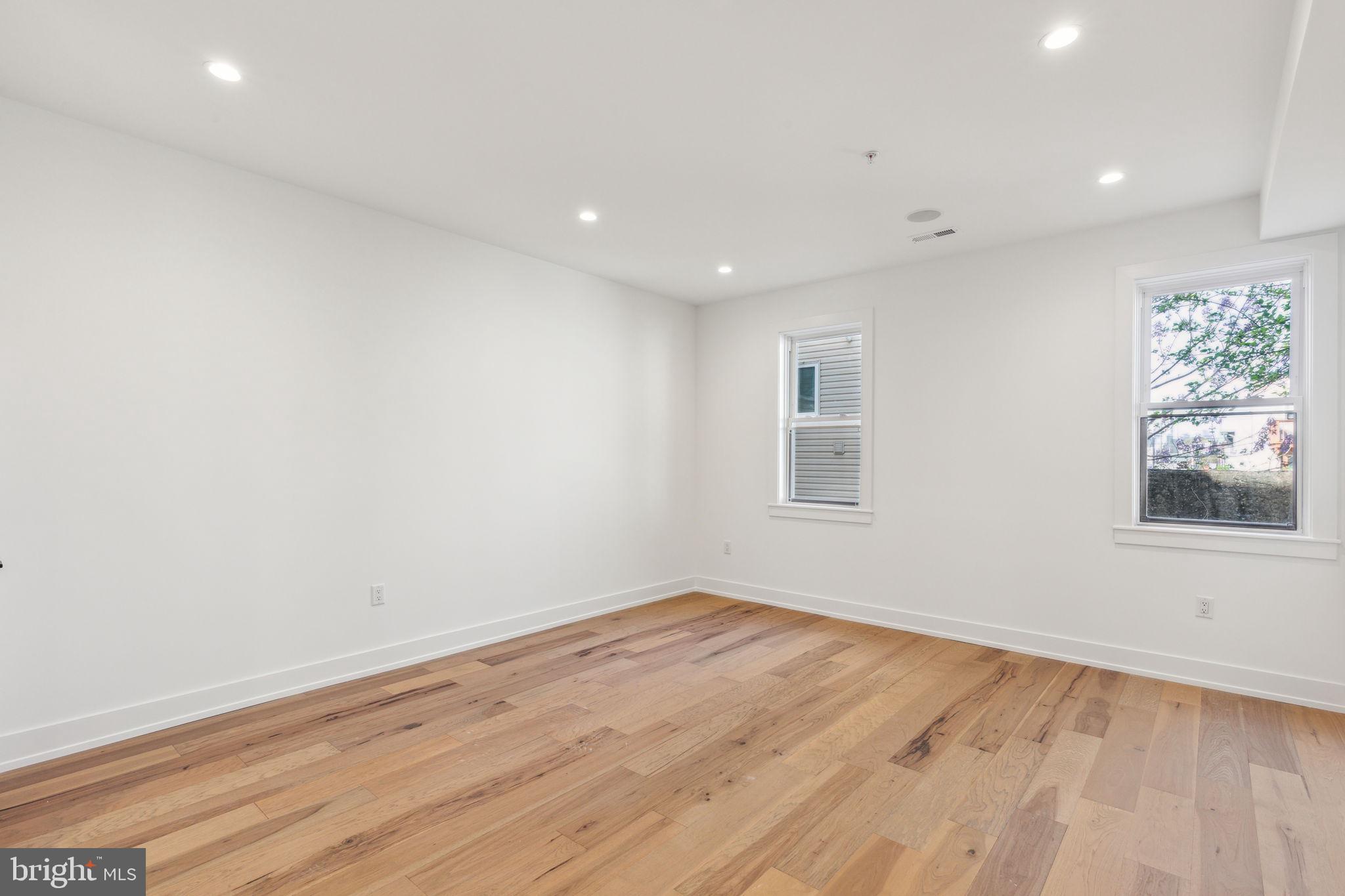 1214 E Susquehanna Ave #4