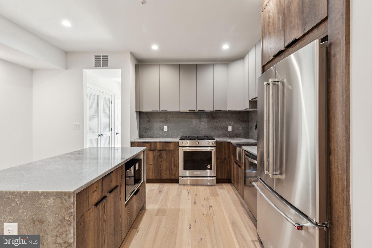 1214 E Susquehanna Ave #4