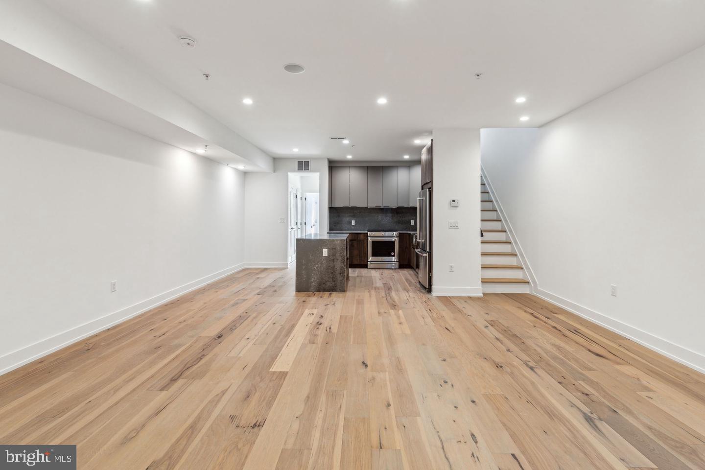 1214 E Susquehanna Ave #4