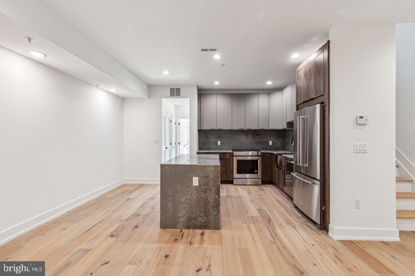 1214 E Susquehanna Ave #4