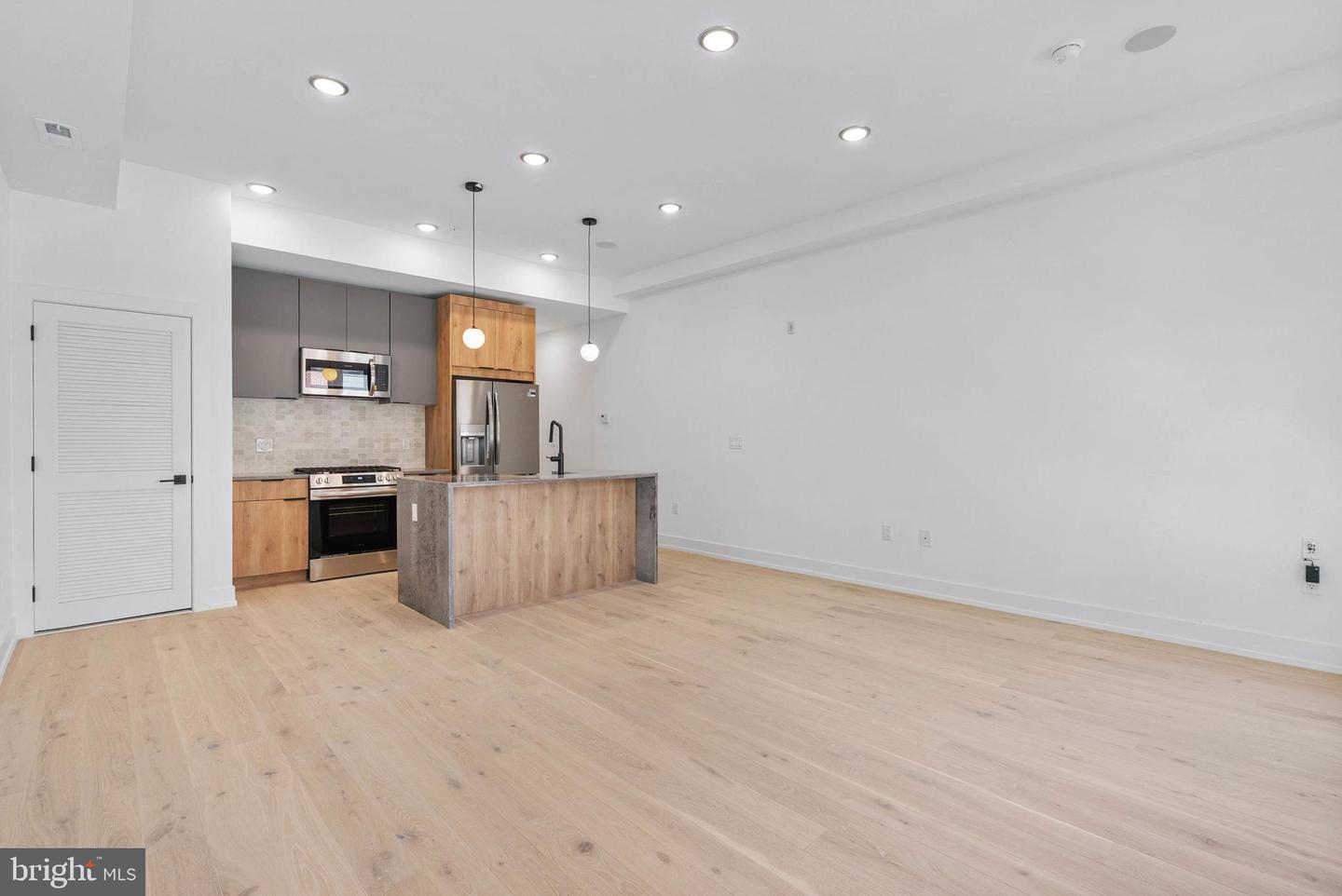 1338 N Franklin St #2