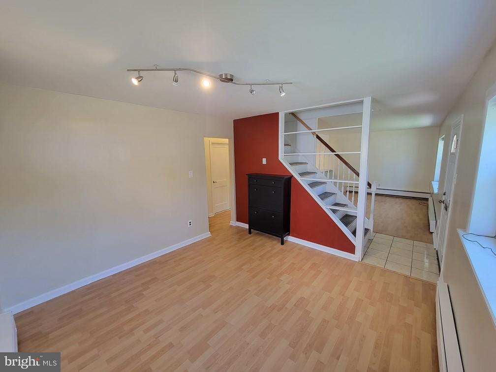 387 LIVEZEY ST