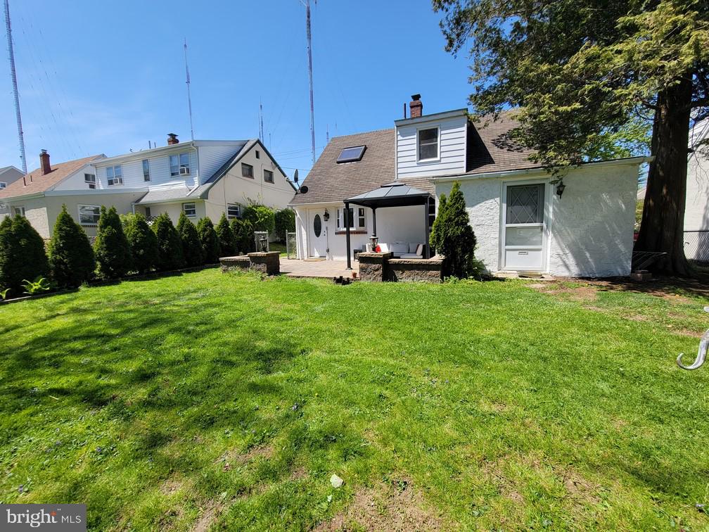 387 LIVEZEY ST