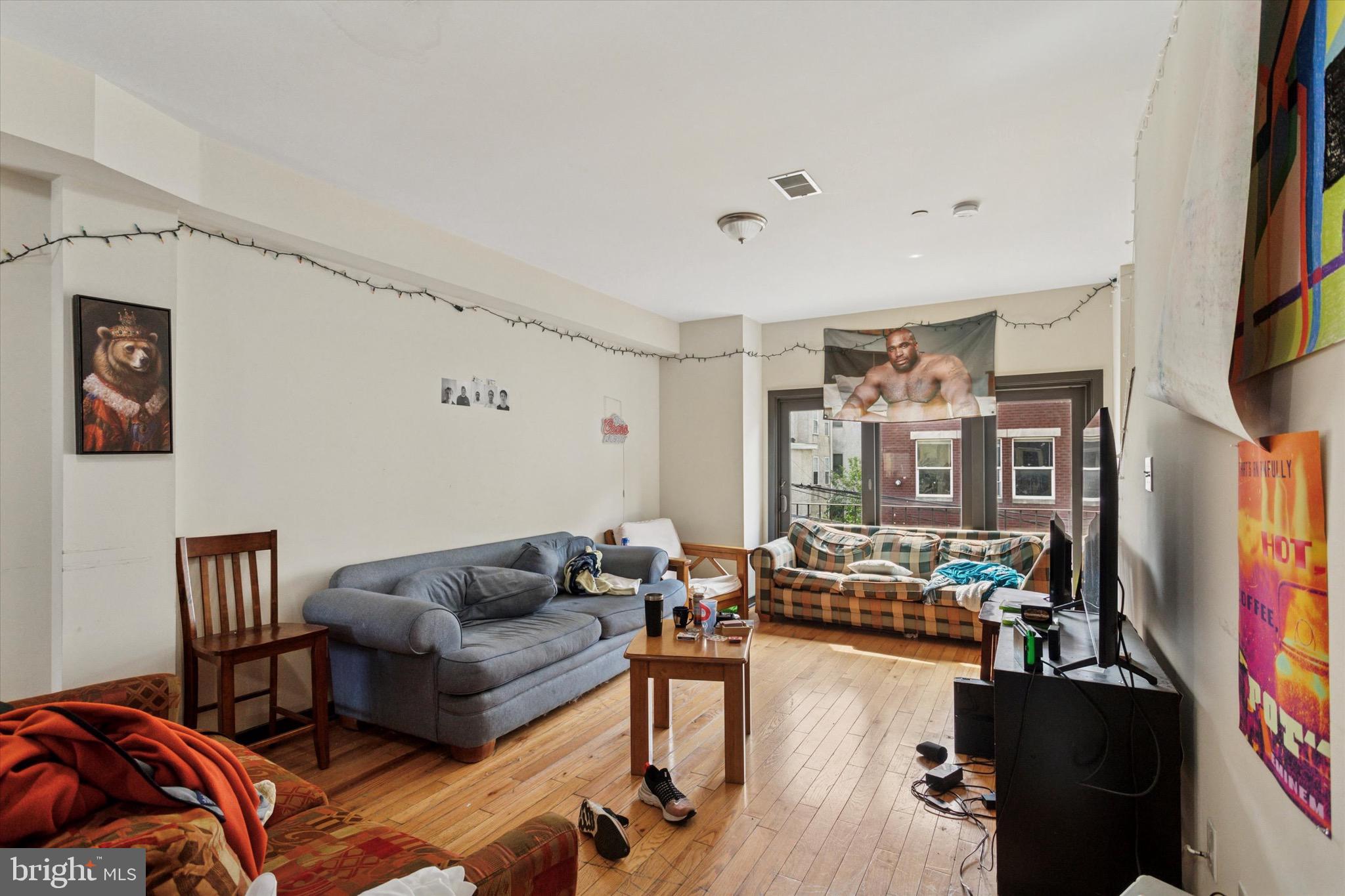 1911 N Gratz St