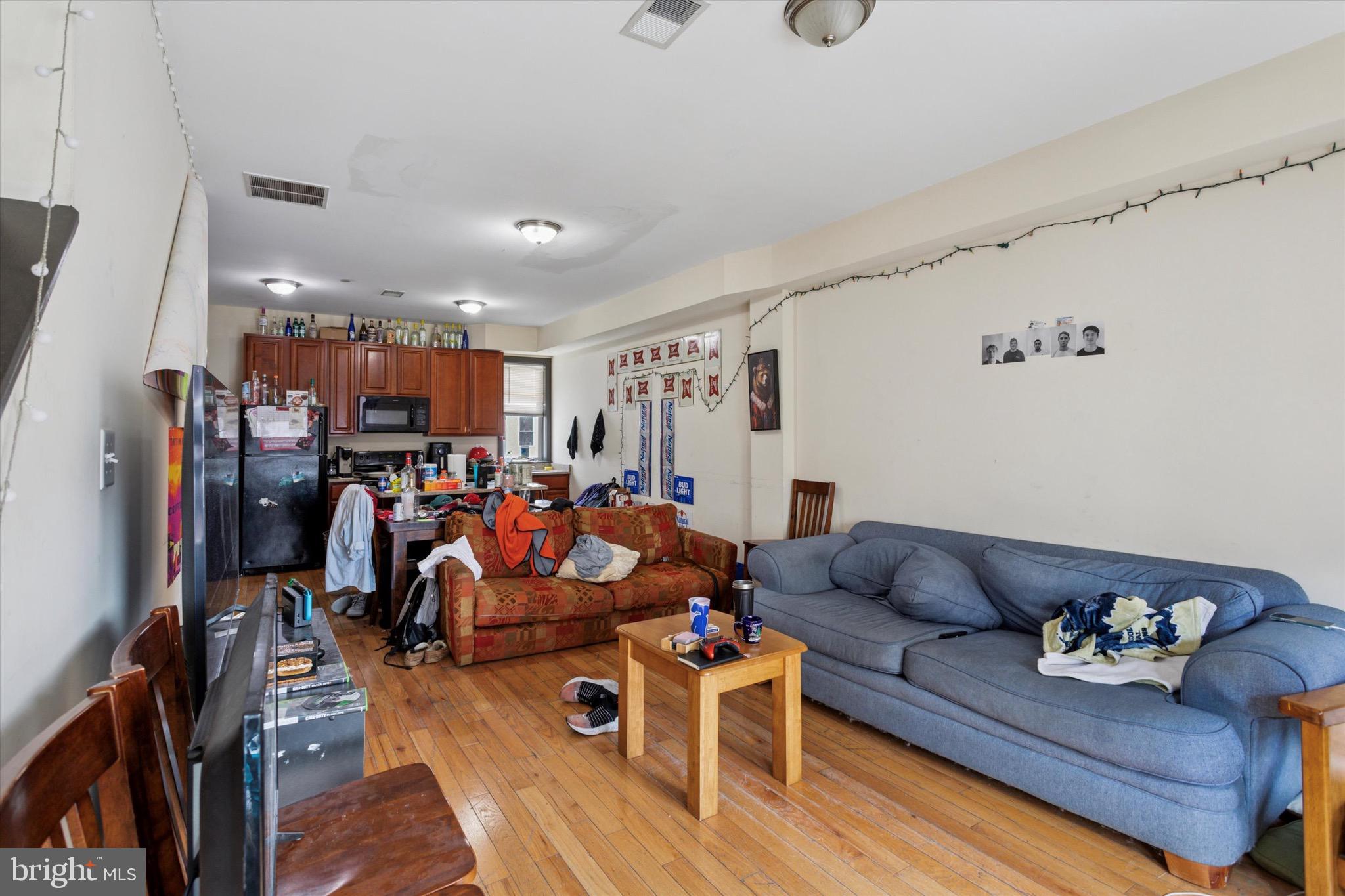 1911 N Gratz St