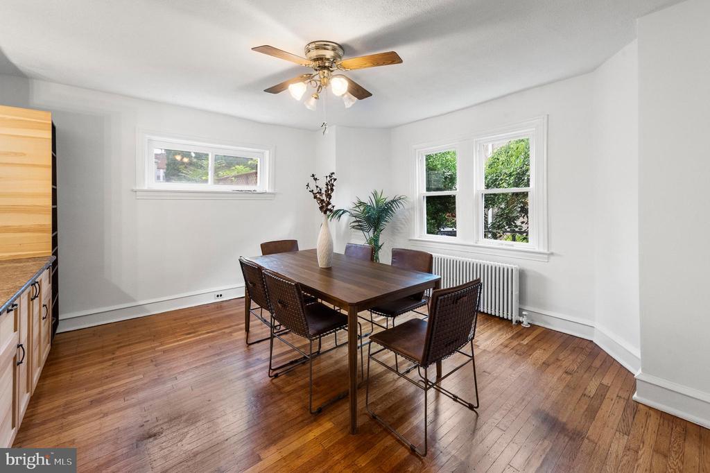 215 W Durand St