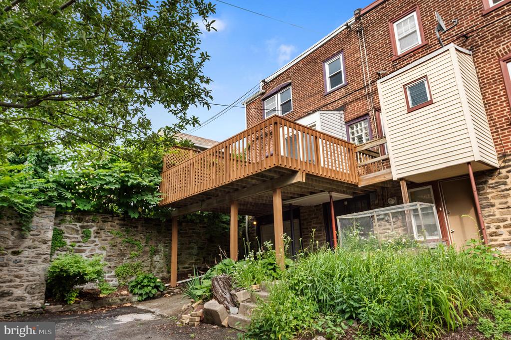 215 W Durand St