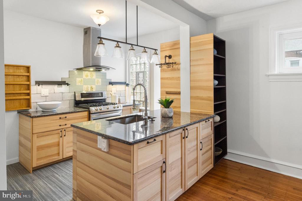 215 W Durand St