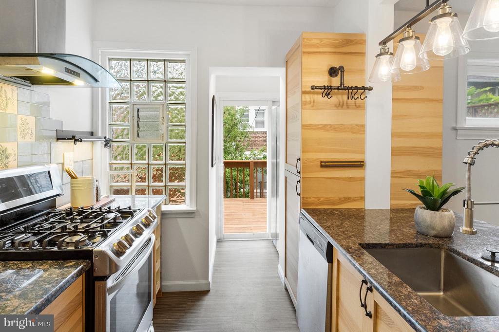 215 W Durand St