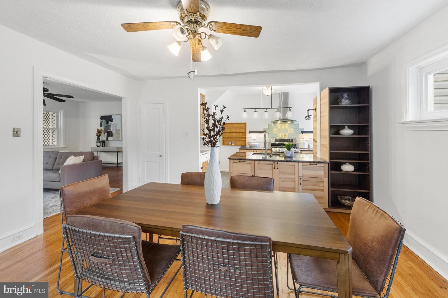215 W Durand St