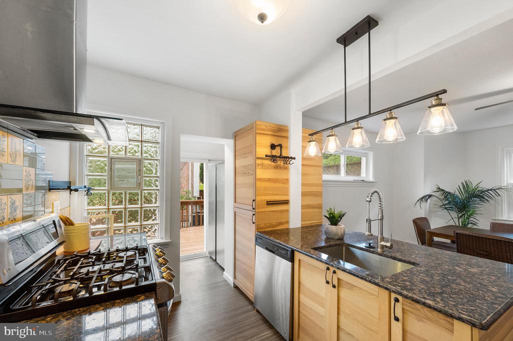 215 W Durand St